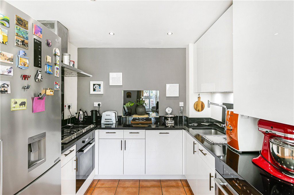 Property photo 3 of 18 Kitchen