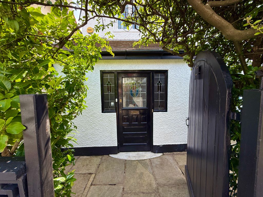 Property photo 2 of 64