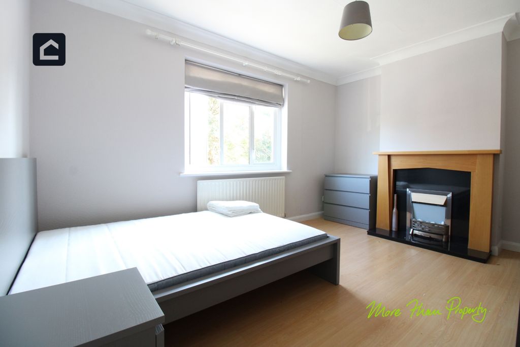 Property photo 2 of 13 4