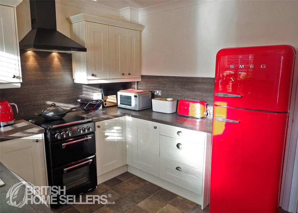 Property photo 2 of 16 Picture No. 12