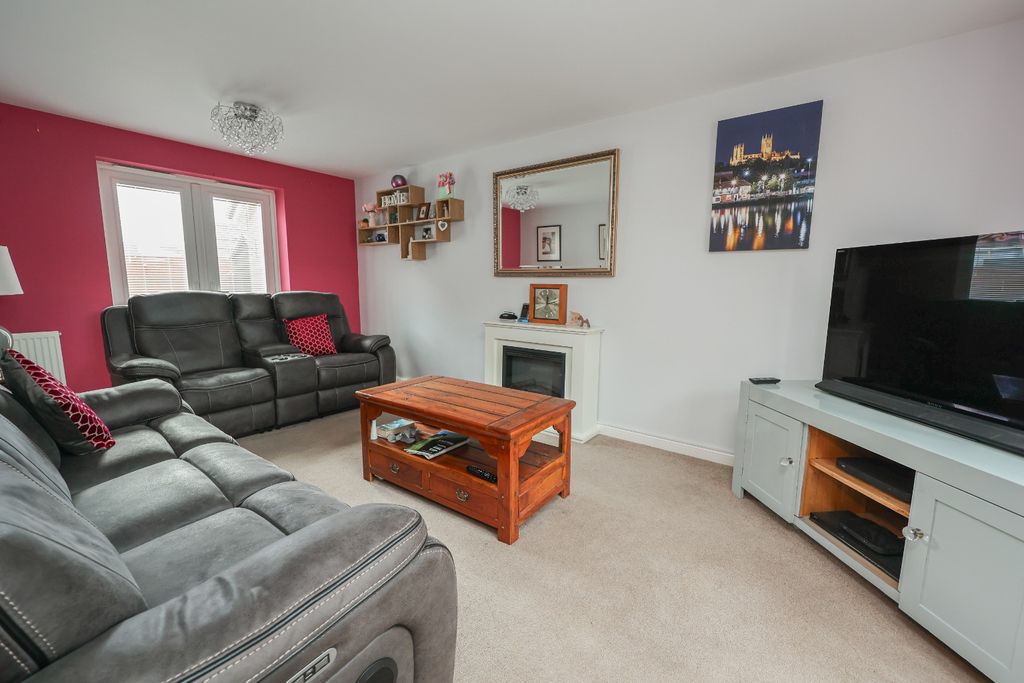 Property photo 3 of 27 4194223