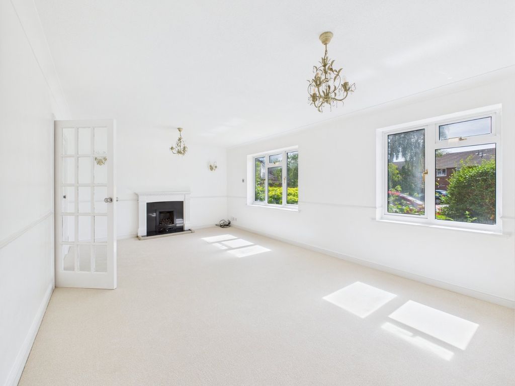 Property photo 3 of 11 Sitting Room
