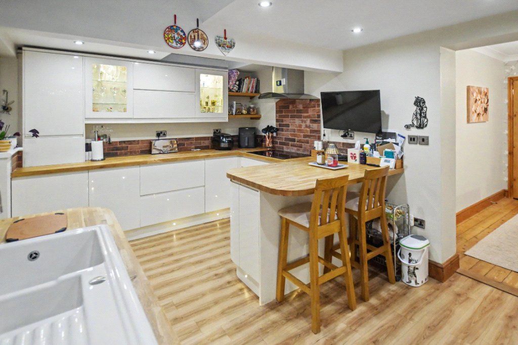 Property photo 2 of 27 Picture No. 31