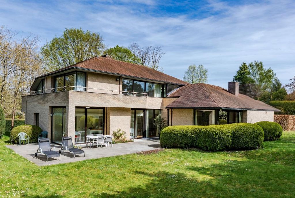 Property photo 1 of 18