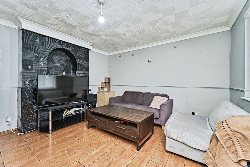 Property photo 3 of 20