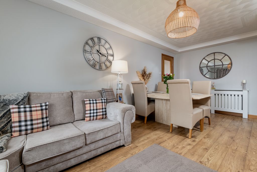 Property photo 3 of 21 Living Room