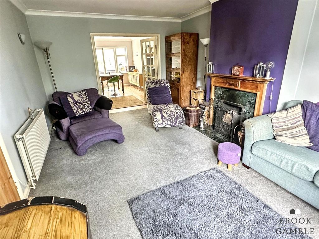 Property photo 3 of 21 01323 438506