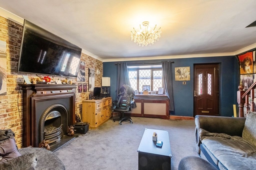 Property photo 2 of 18