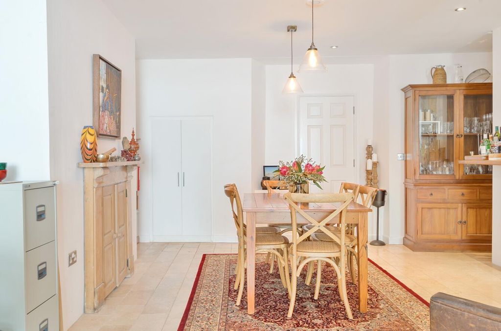 Property photo 3 of 21 Dining Area