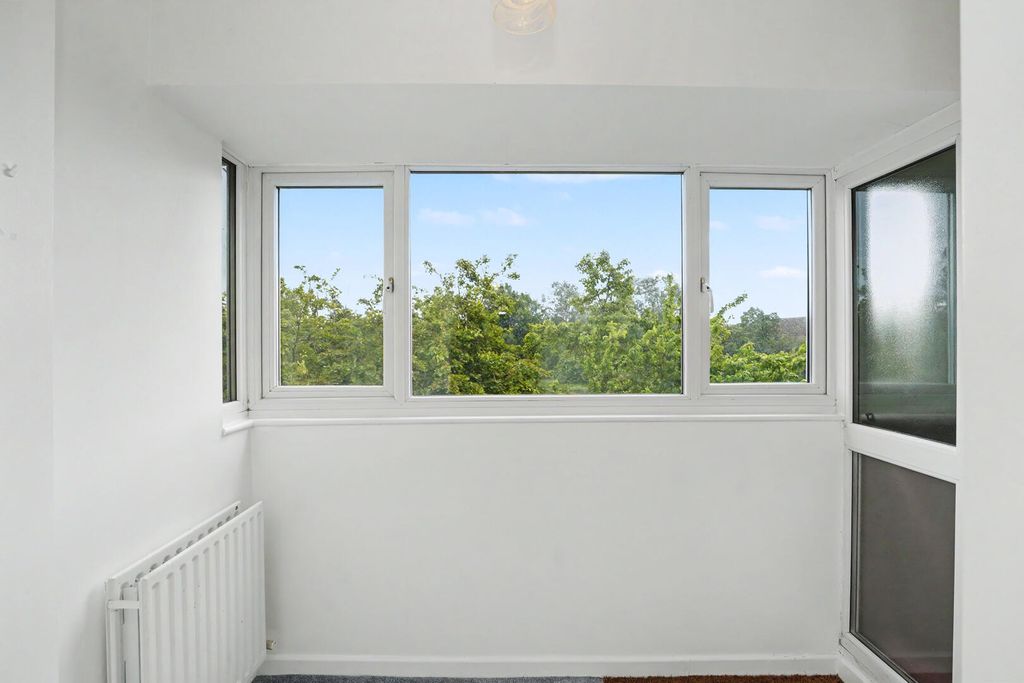 Property photo 3 of 32 Conservatory