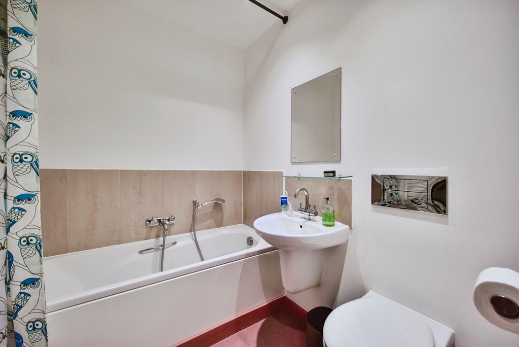 Property photo 2 of 13 Bathroom