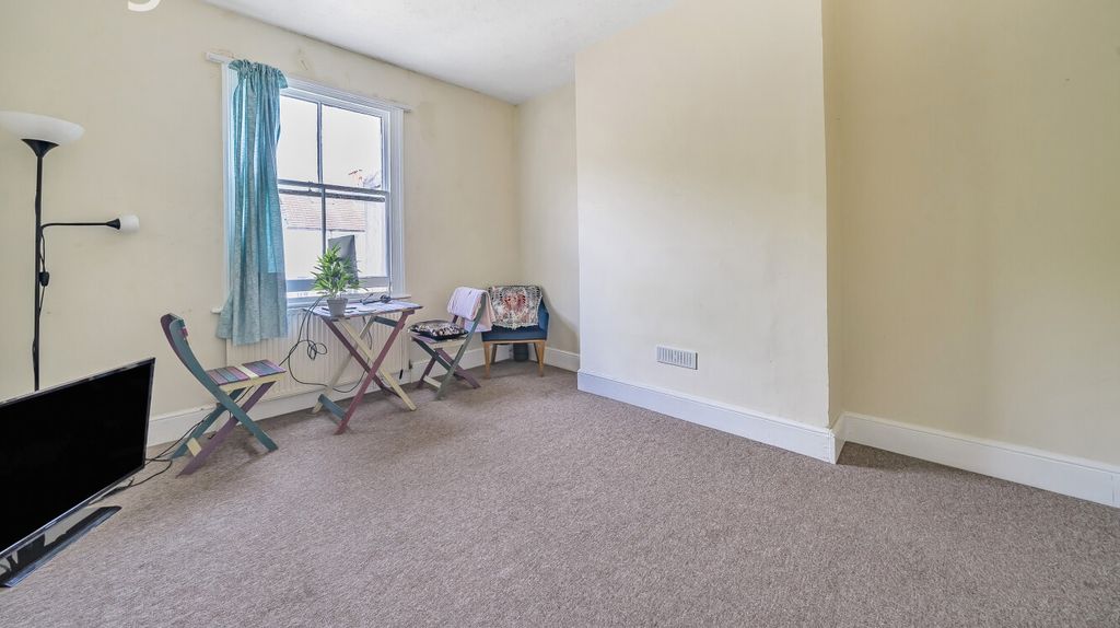 Property photo 2 of 6 7