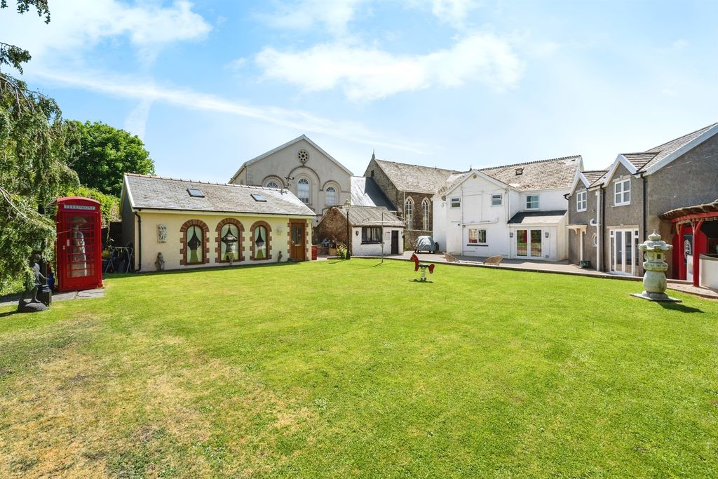 Property photo 2 of 34