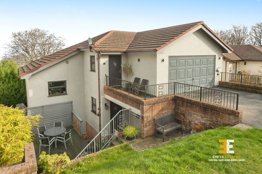 Property photo 1 of 32