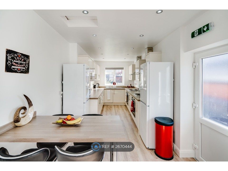 Property photo 2 of 33