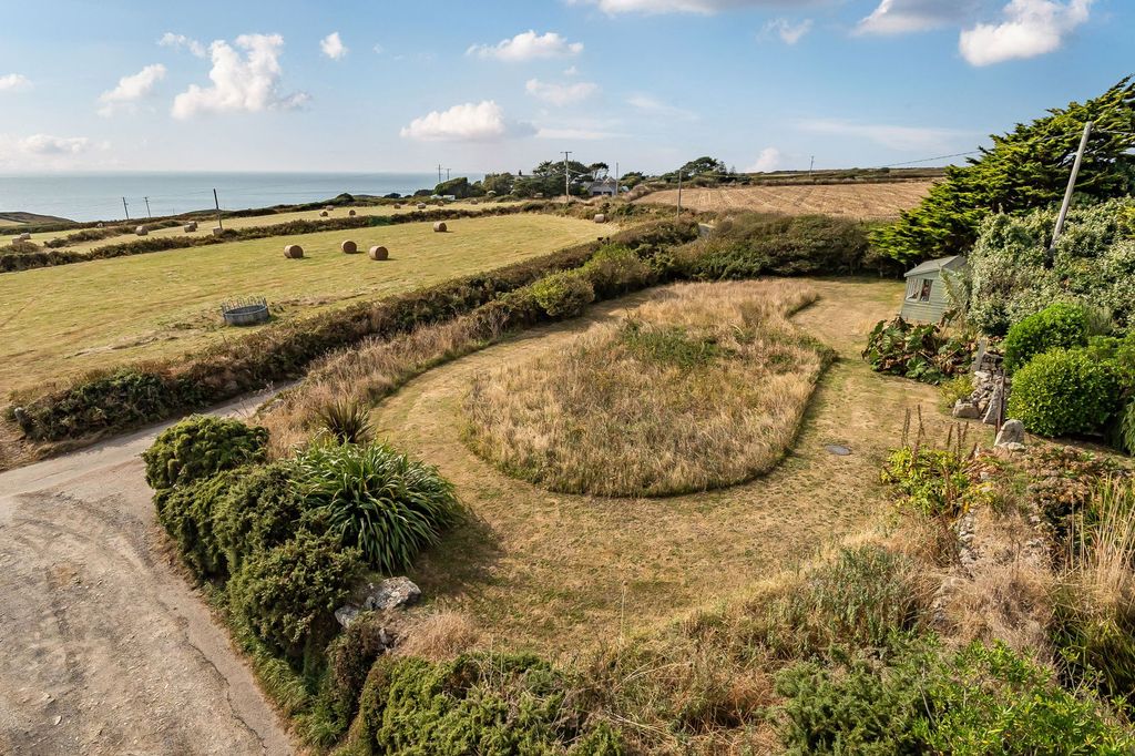 Property photo 2 of 26