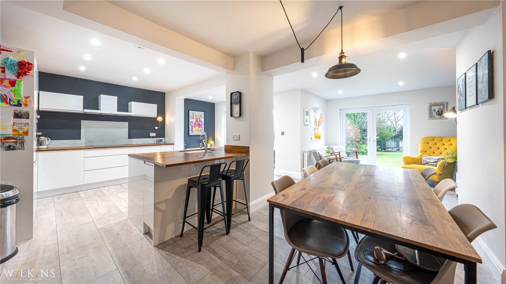 Property photo 2 of 42 Picture No. 21