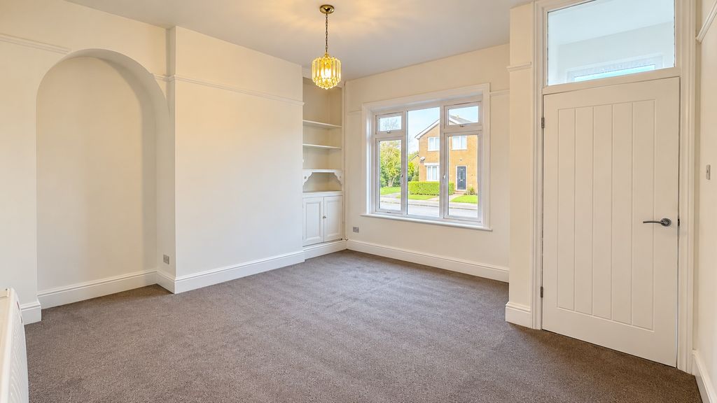Property photo 2 of 16 5590001