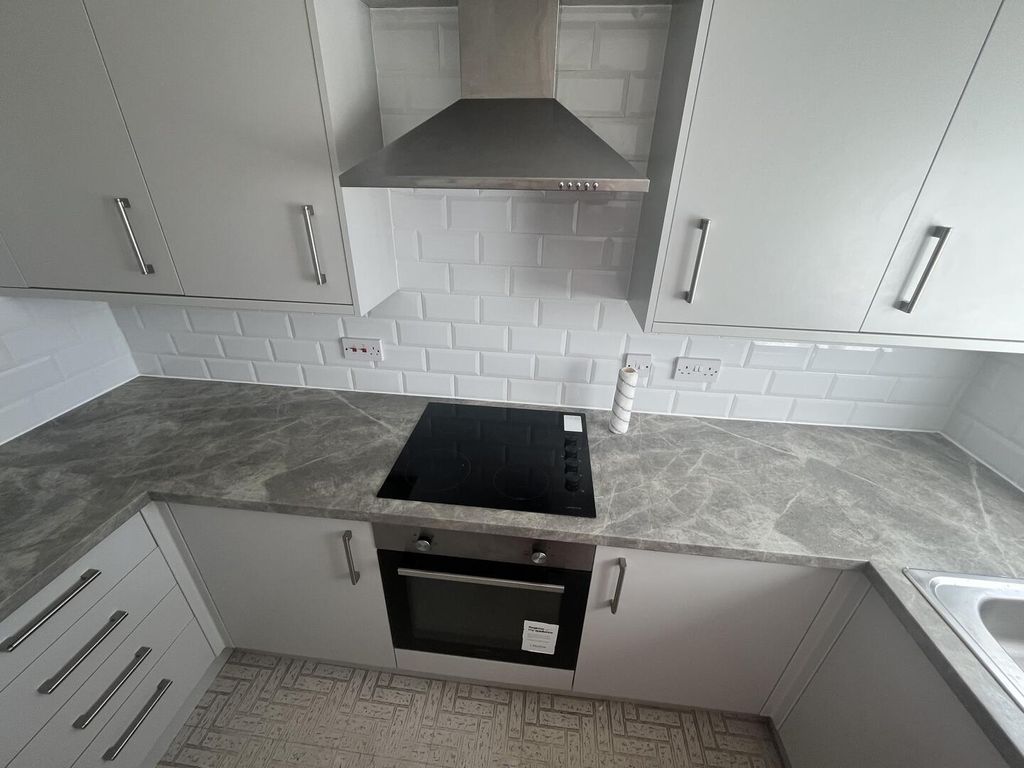 Property photo 2 of 8 Kitchen