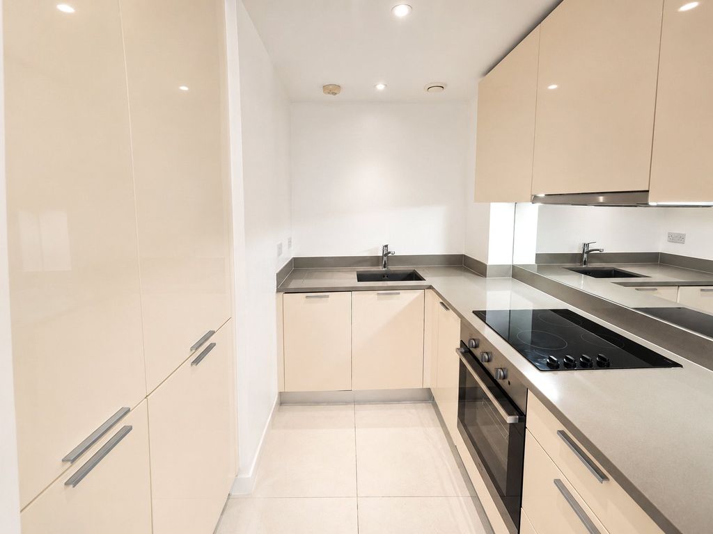 Property photo 3 of 11 Kitchen