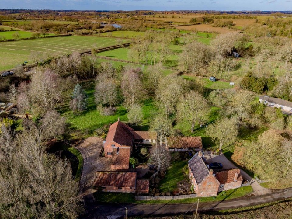 Property photo 2 of 39