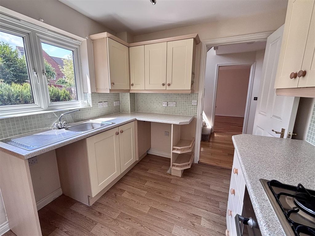 Property photo 2 of 8 Kitchen