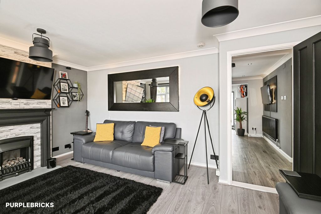Property photo 2 of 16 Lounge