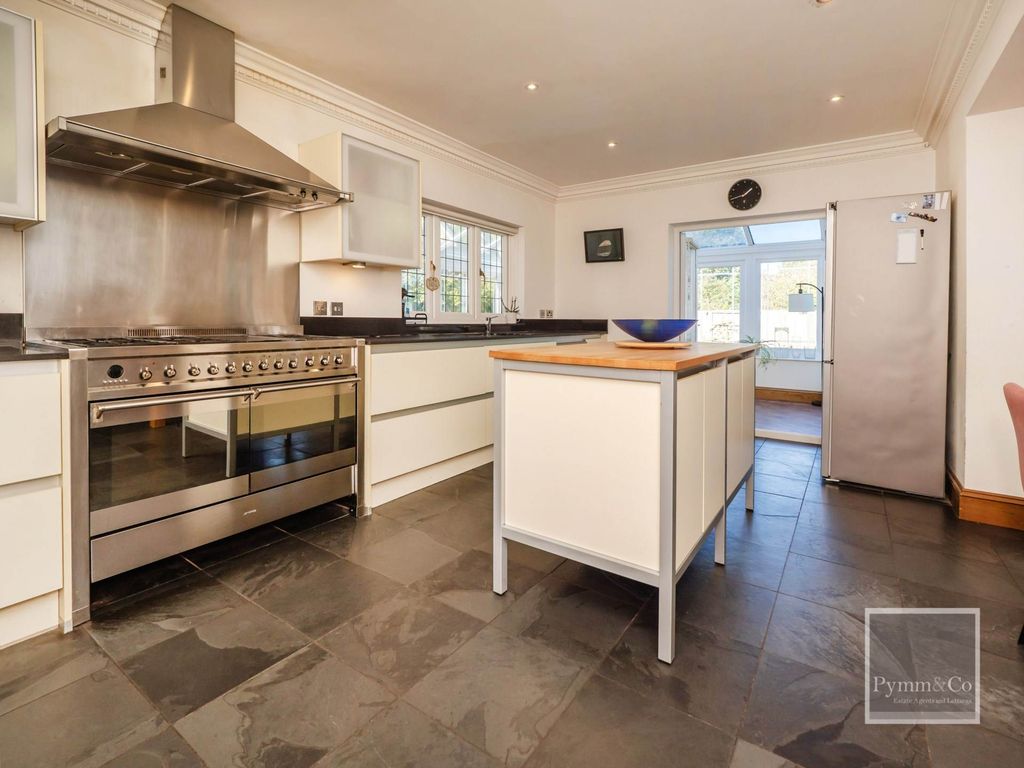 Property photo 2 of 30