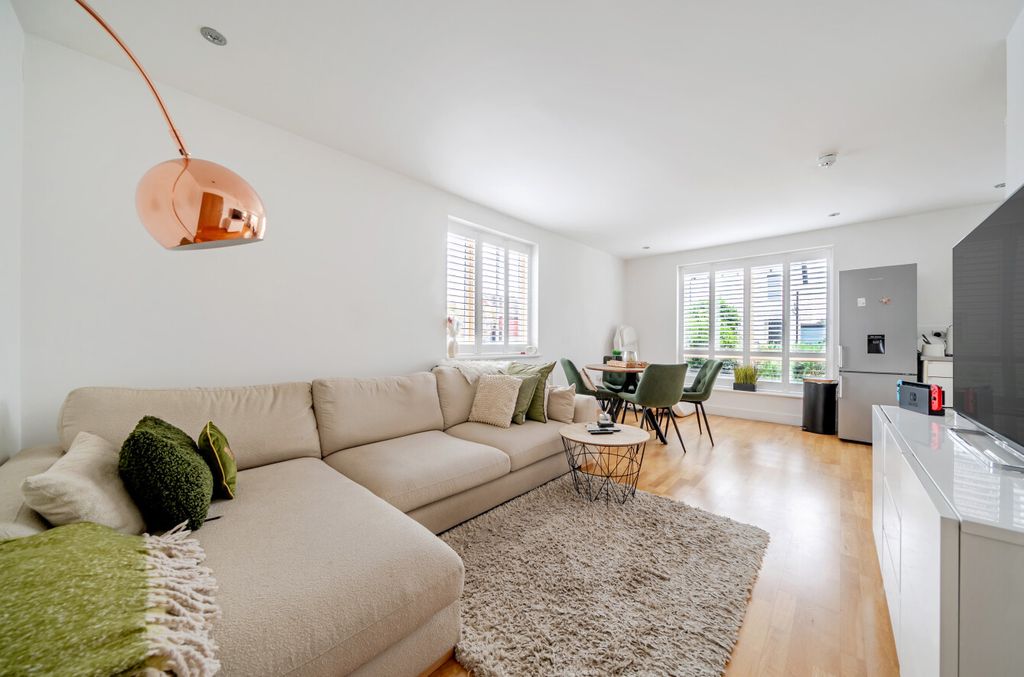 Property photo 2 of 14 1514981-9-1A067d2...
