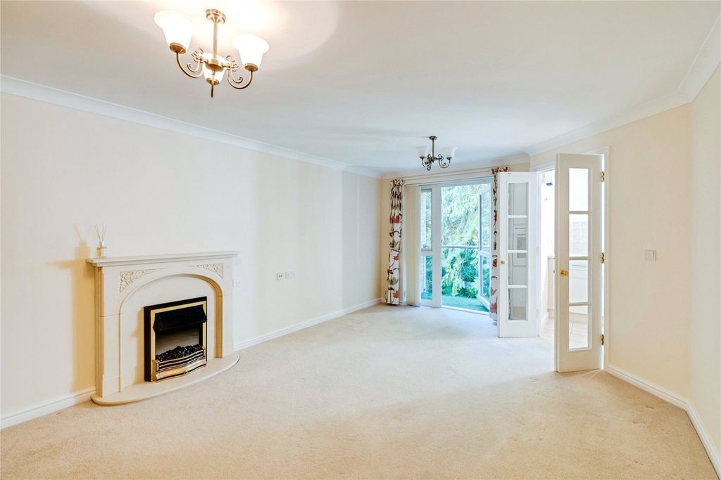 Property photo 3 of 12 Lounge