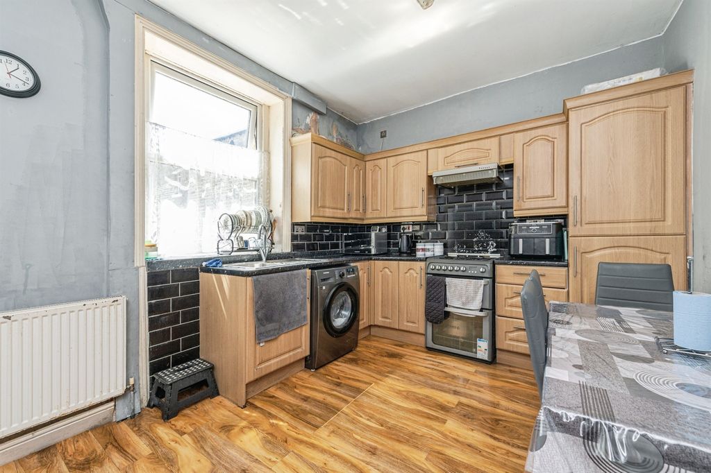 Property photo 2 of 11