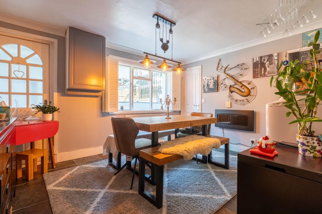 Property photo 3 of 18 5179553