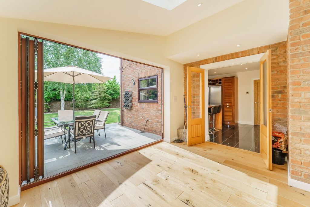 Property photo 2 of 34