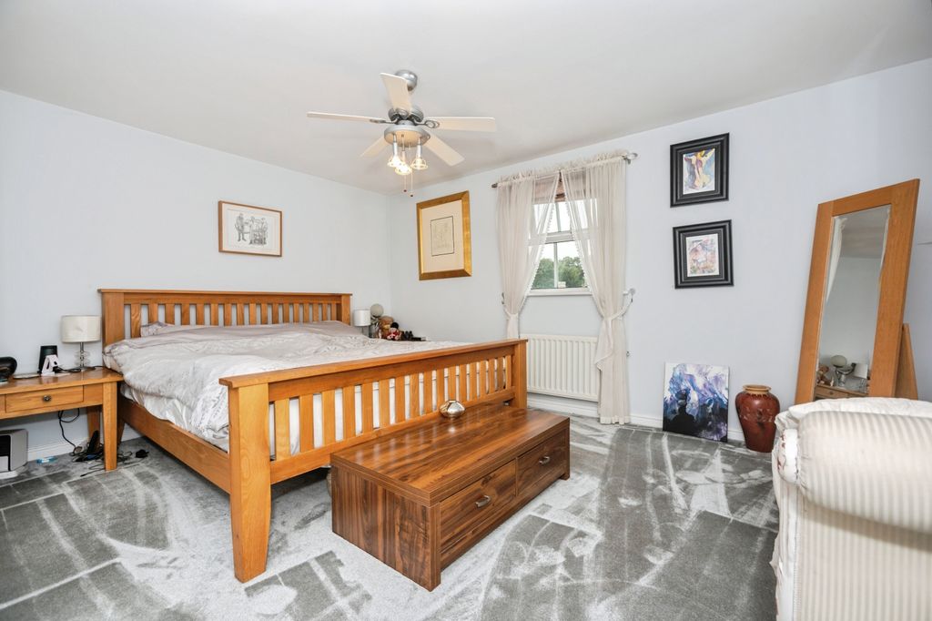 Additional image 18 of 3 bed flat for saleLiverymen Walk, Greenhithe DA9