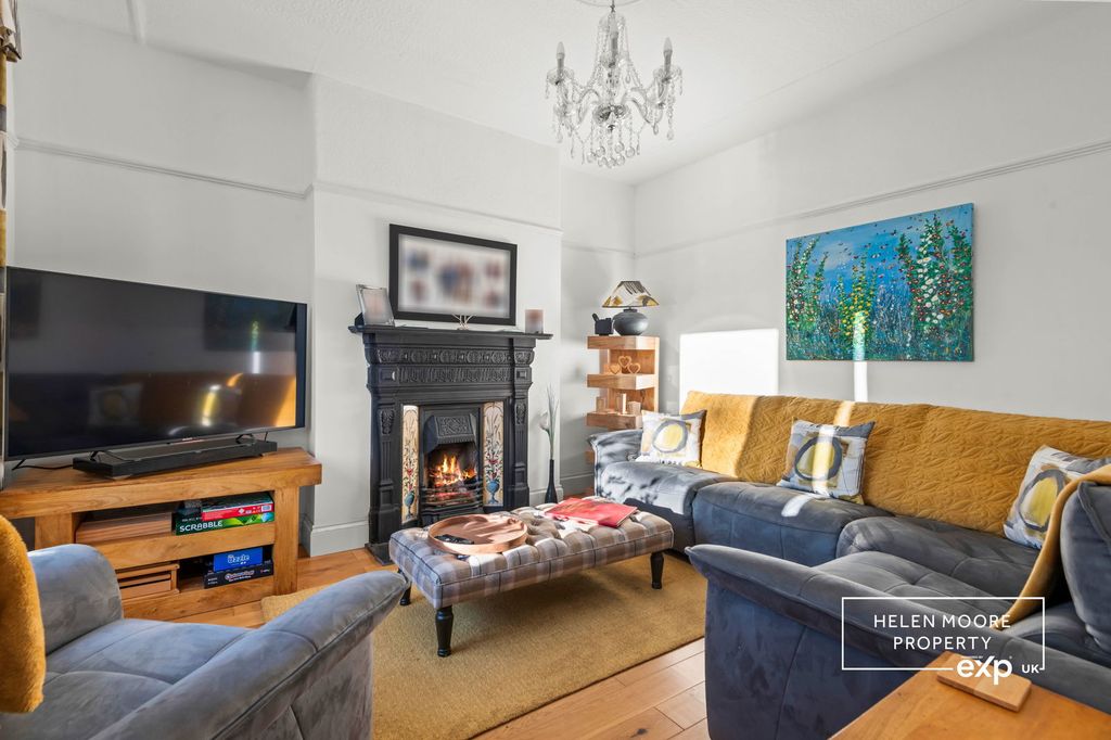 Property photo 2 of 18