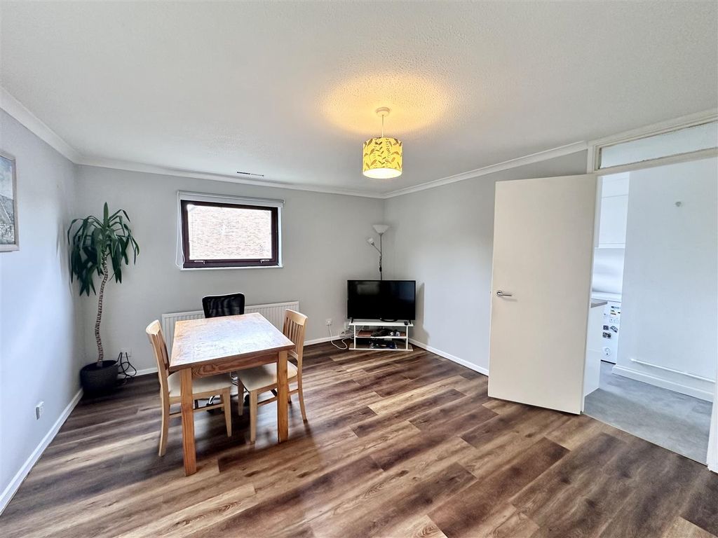 Property photo 1 of 9 Living Room