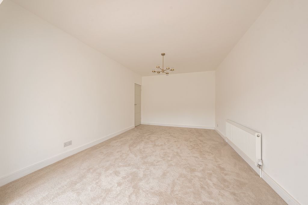 Property photo 3 of 18 .