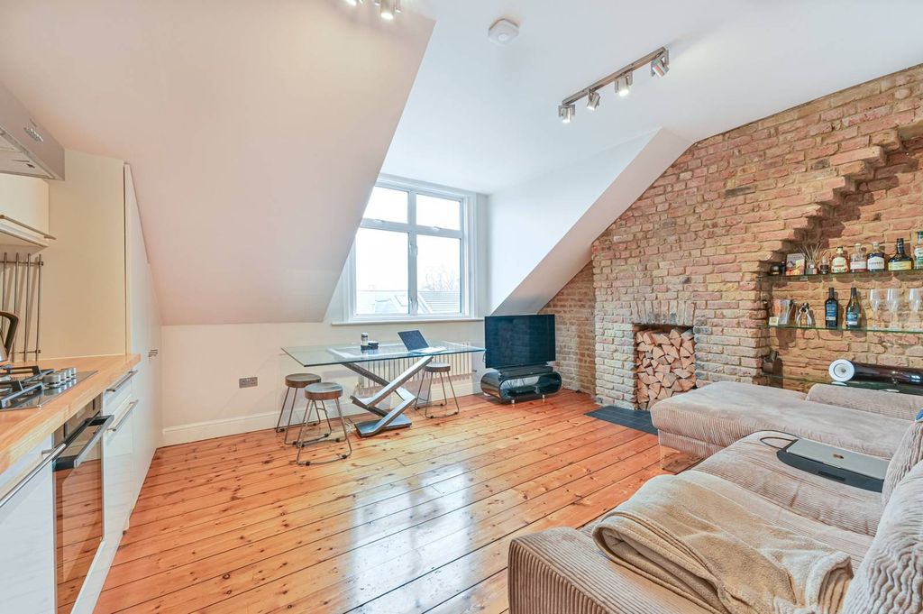 Property photo 2 of 19