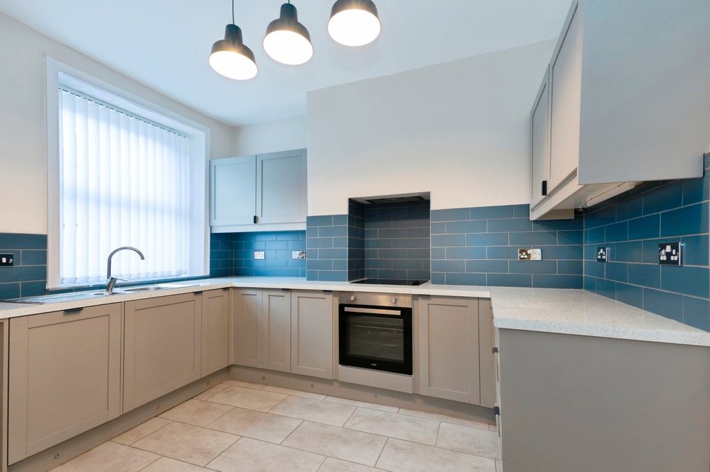 Property photo 2 of 16 Pbox-Img.Jpg