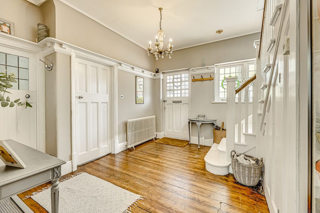 Property photo 3 of 41