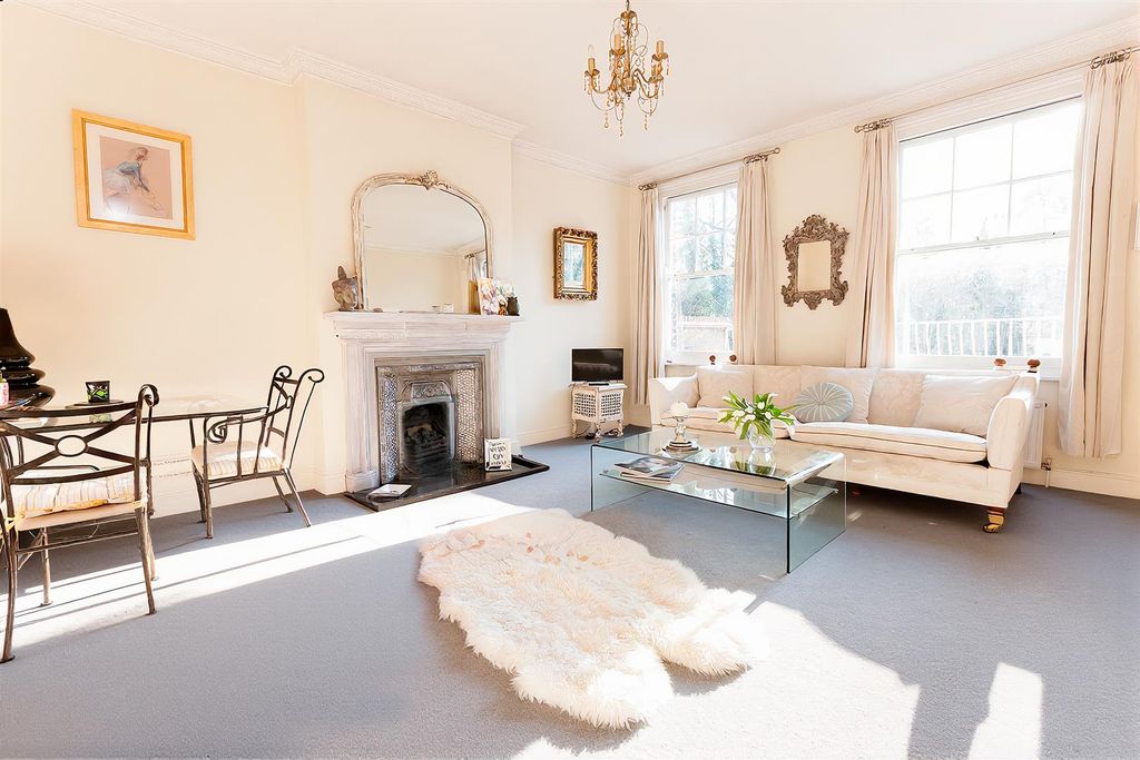 Property photo 2 of 12 Chats.Living.Jpg