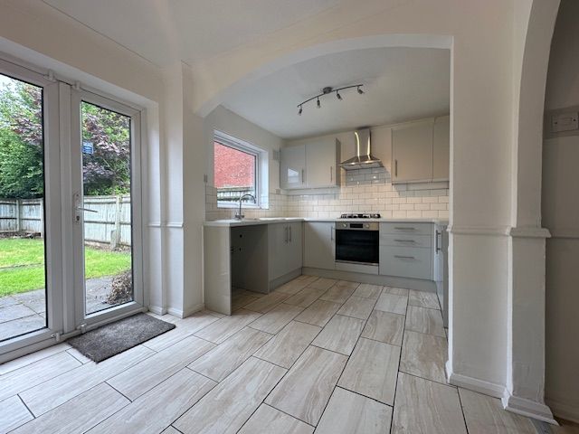 Property photo 2 of 8 Kitchen