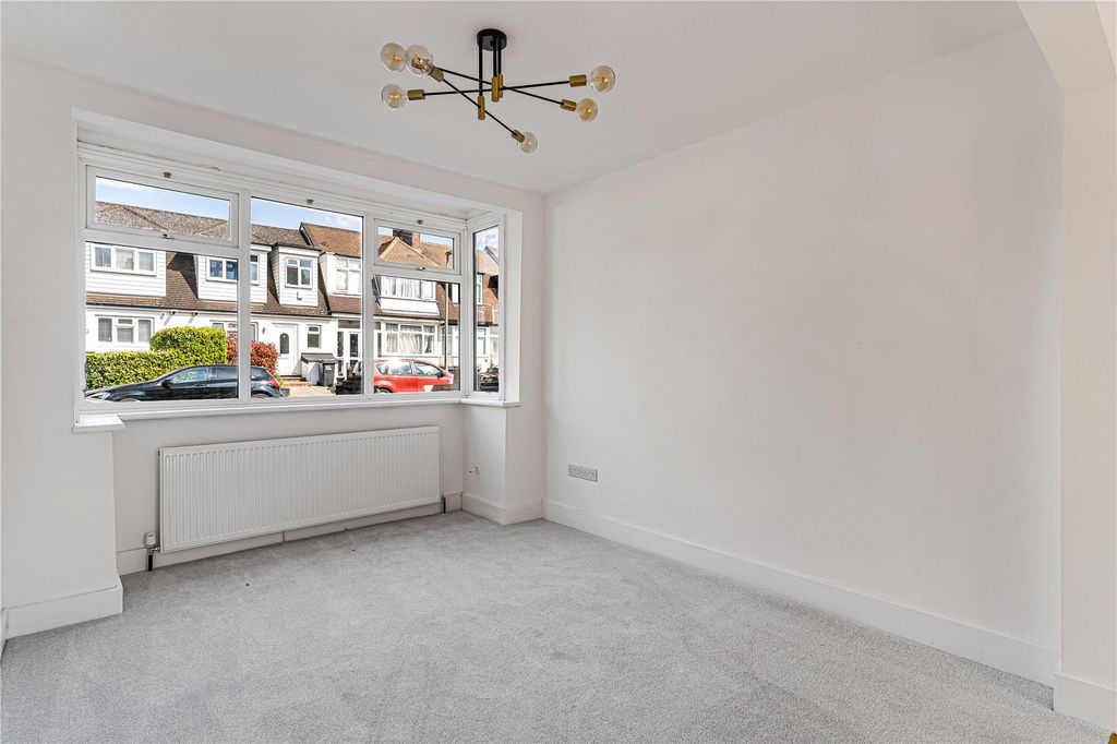 Property photo 2 of 17 Picture No. 32