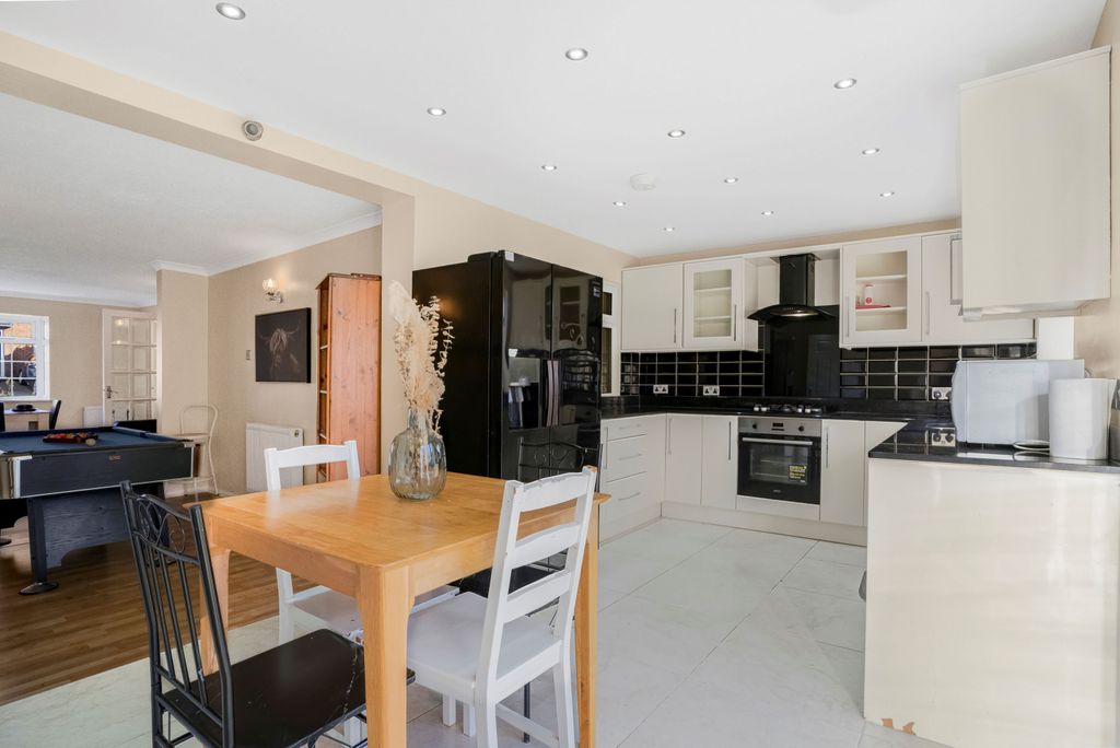 Property photo 3 of 38