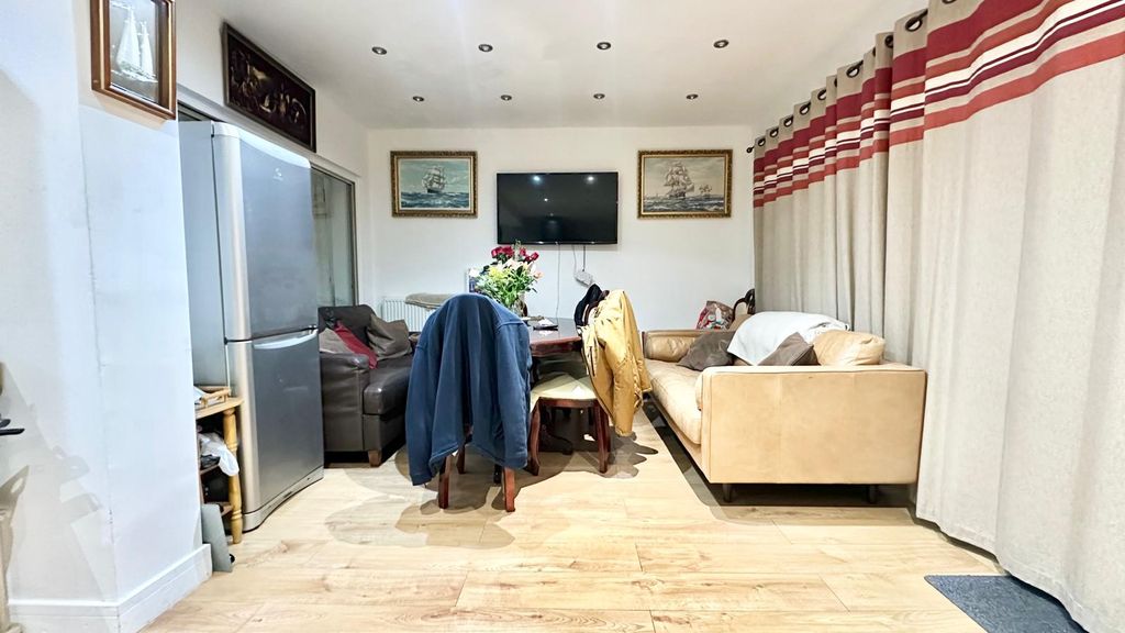 Property photo 3 of 21