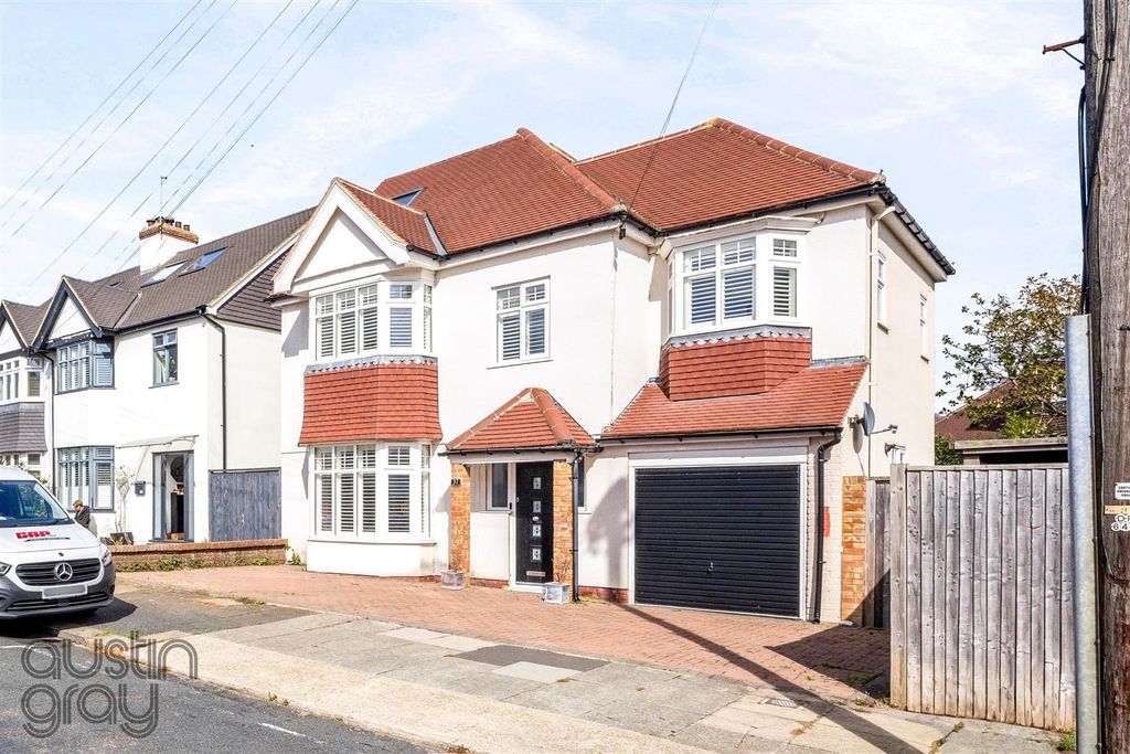 Property photo 1 of 20 Amherst Crescent, 37-023.Jpg