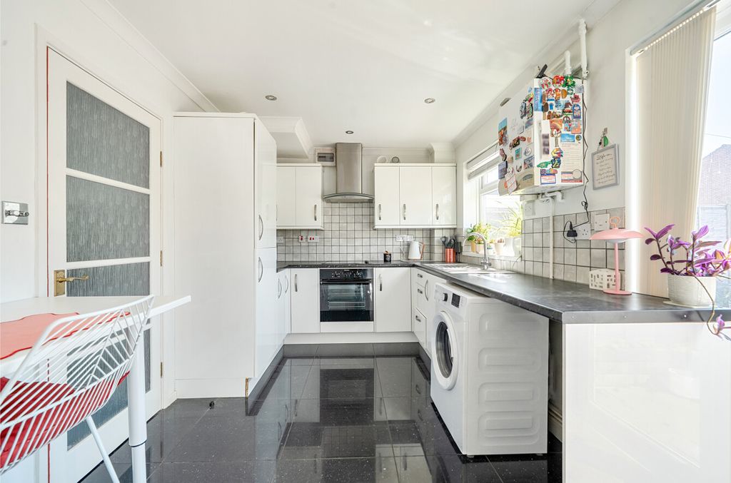 Property photo 2 of 12 15043663