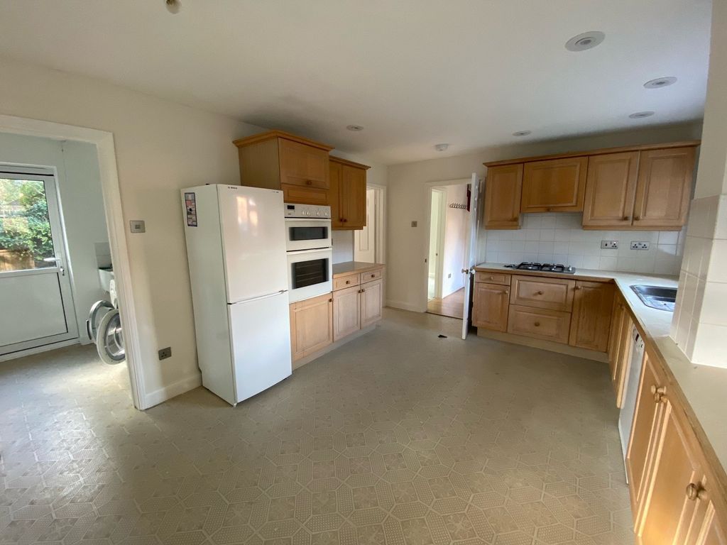 Property photo 3 of 17 Kitchen