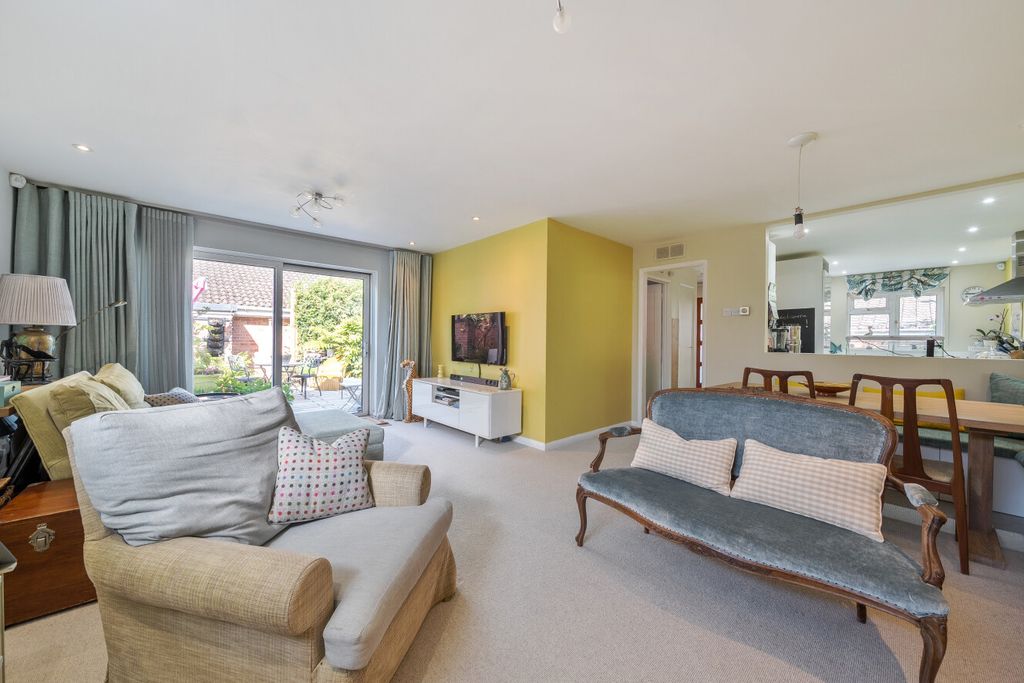 Property photo 2 of 17 1467483-15-6A158F...