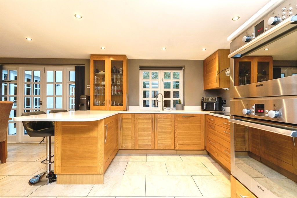 Property photo 3 of 27